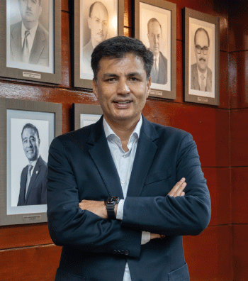 La industria minera enfrenta el desafío de educar y construir confianza frente a la informalidad